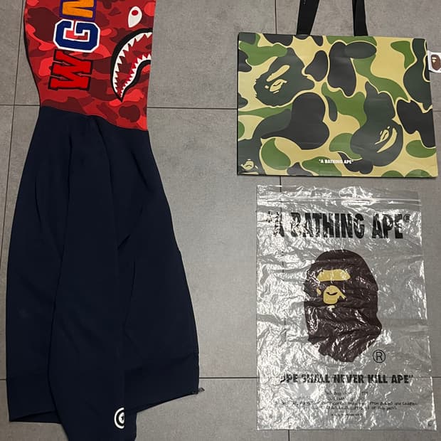 새상품급) 베이프 적계 반카모 샤크 후드집업