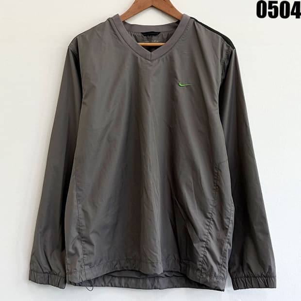 나이키 스우시 그레이 브이넥 웜업 L 0504