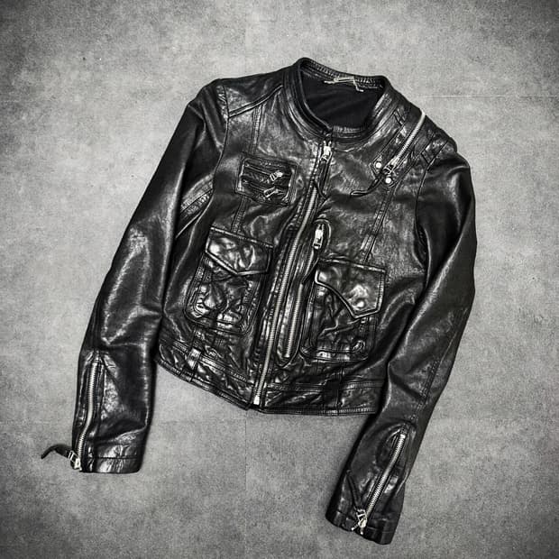 Real leather zipper detailed jacket