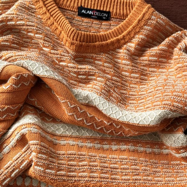 Multi patterned stitch crew neck knit