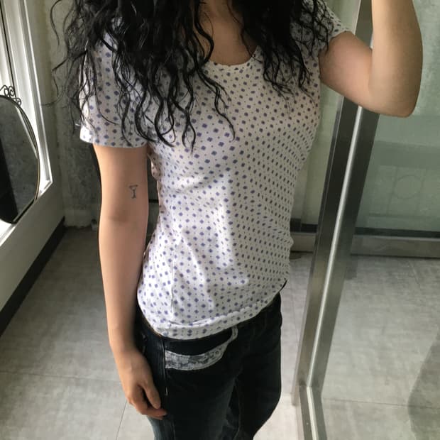 tiny flower tee