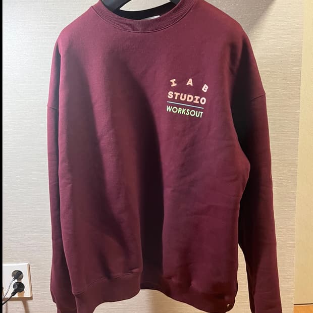 아이앱 웍스아웃 콜라보 버건디맨투맨 XL (희귀매물)