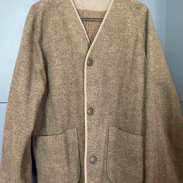 유니클로 뮤트 카키 자켓