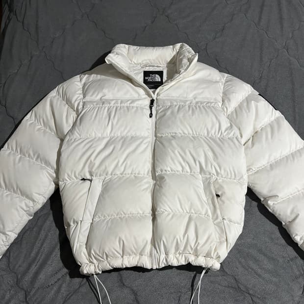 노스페이스 1992 눕시 올 화이트 M사이즈 패딩(야쿠자와 가족)