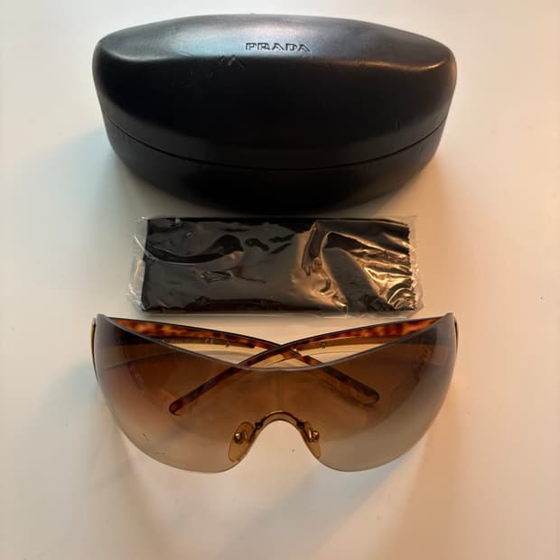 프라다 prada 림리스 쉴드 선글라스
