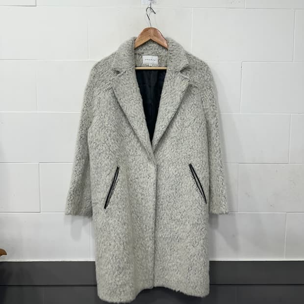 산드로 모 알파카 코트