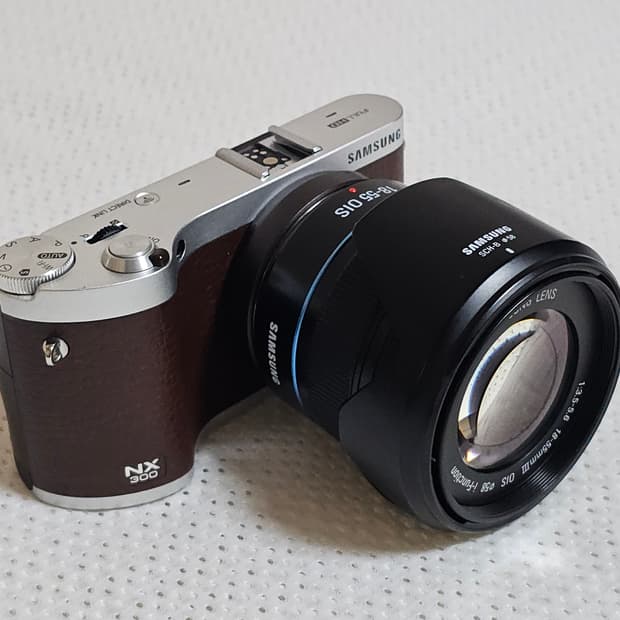삼성 NX300 미러리스 카메라