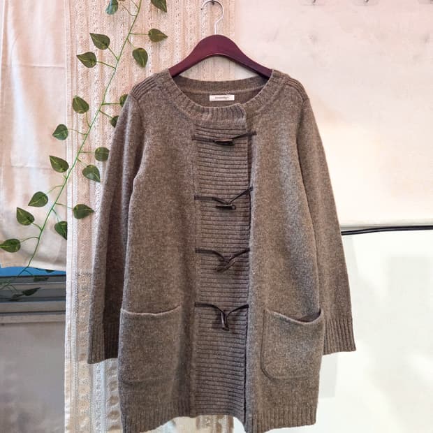 토글 버튼 브라운 가디건