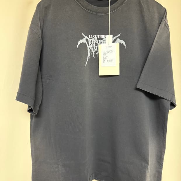 폴리테루1/2그래픽 티셔츠 메탈 로고 블랙 데미지드 3 팝니다