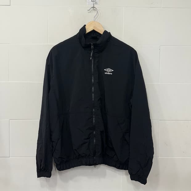 엄브로 바람막이