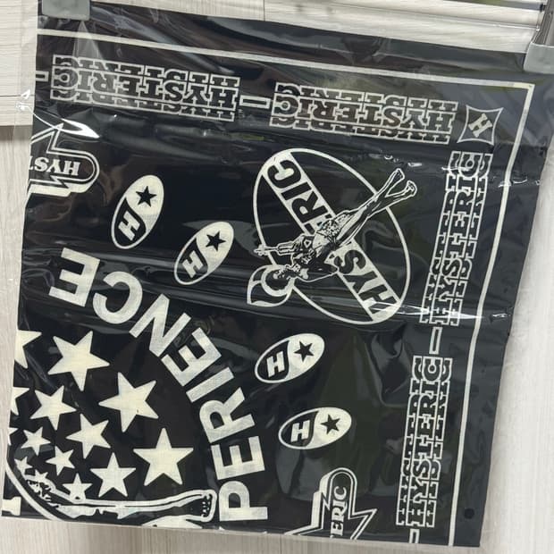 히스테릭 글래머 블랙 반다나 스카프