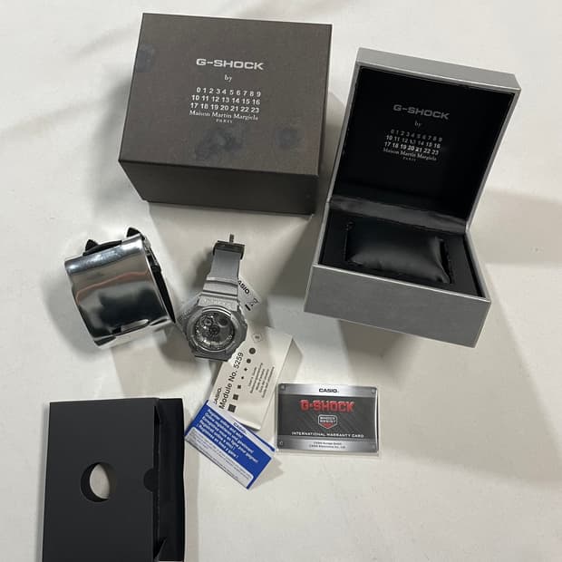 마틴 마르지엘라 x 지샥 30주년 한정판 시계