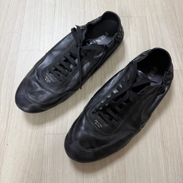 프라다 컬랩스 레더 블랙 uk10