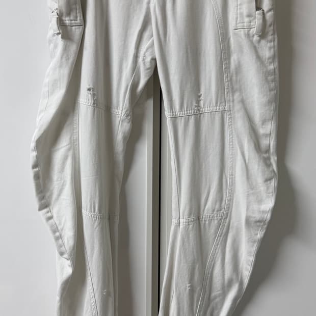 존갈리아노 화이트 디테일 팬츠