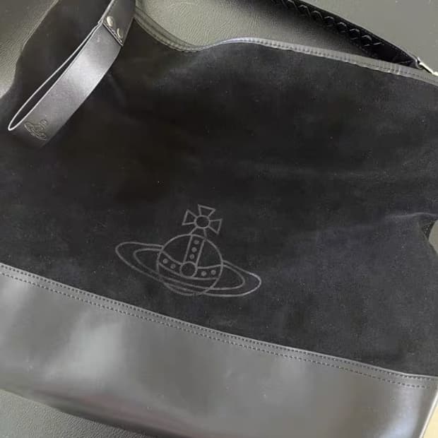 비비안웨스트우드 블랙 벨벳 숄더백