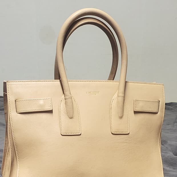 생로랑 삭드 쥬르  베이지 가죽 토트백