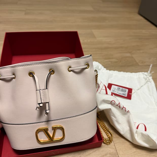 발렌티노 브이 버킷백 화이트