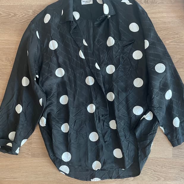 발렌시아가 셔츠