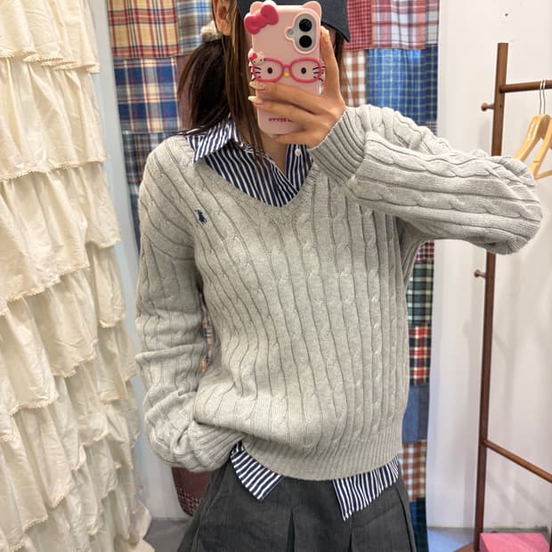 폴로 꽈배기 브이넥 니트