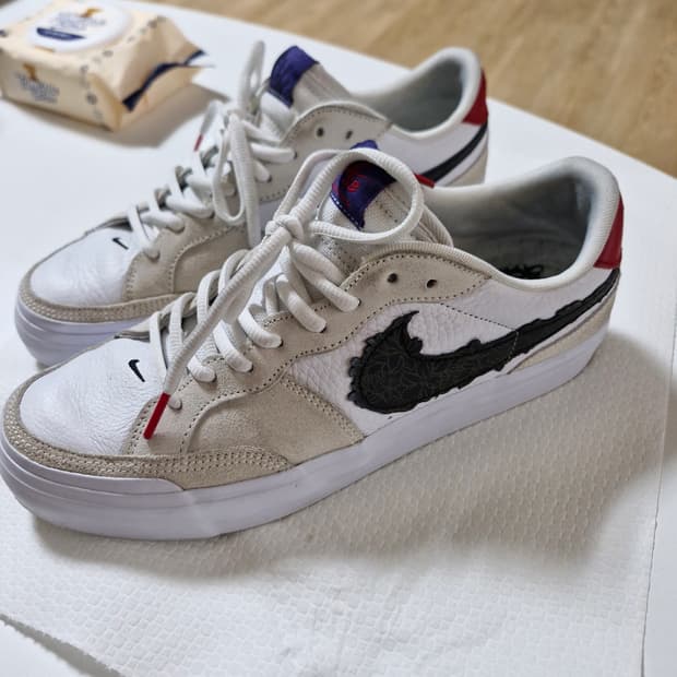 나이키 SB 줌 포고 화이트 스니커즈 275