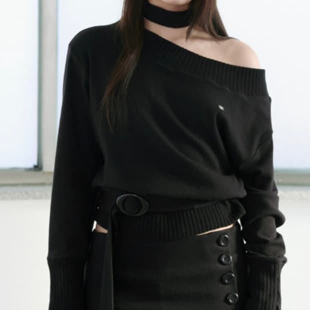 sheismiae 로고 오프숄더 티