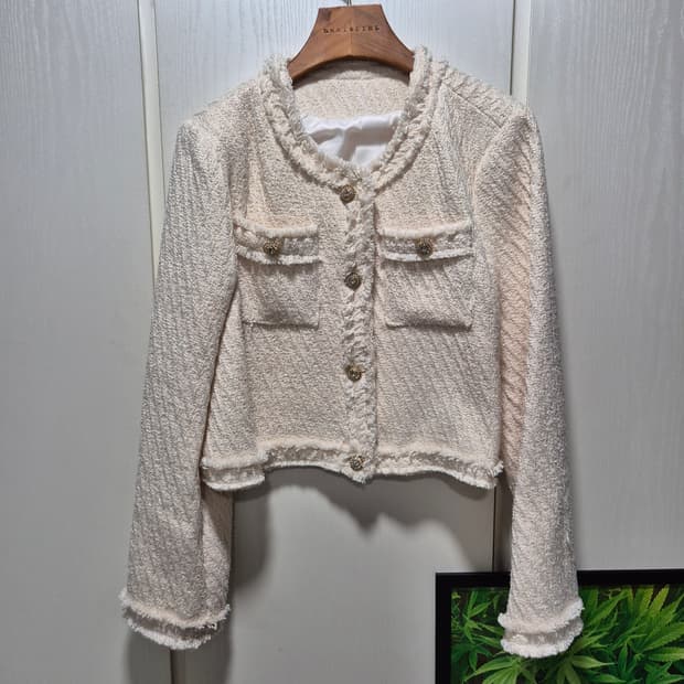 (세일)(새상품)아이보리 트위드 자켓 금장 단추