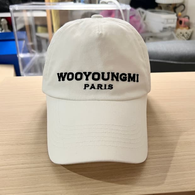 우영미 화이트 볼캡 23ss