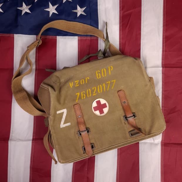 오리지날 체코군 의무병 메딕 숄더백