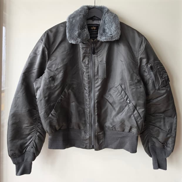 알파인더스트리 Alpha Industries B-15 항공점퍼 (건메탈)