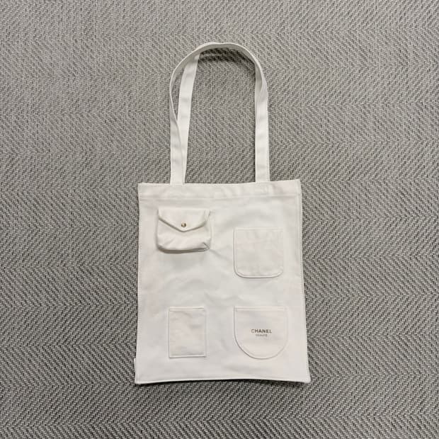 샤넬 뷰티 화이트 숄더백