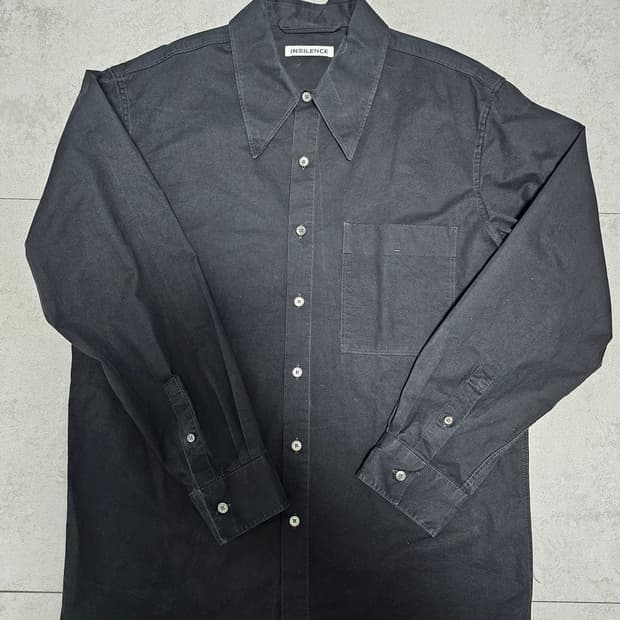 인사일런스 와이드 카라 셔츠