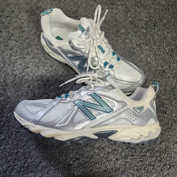 뉴발란스 ML610 메탈릭실버 