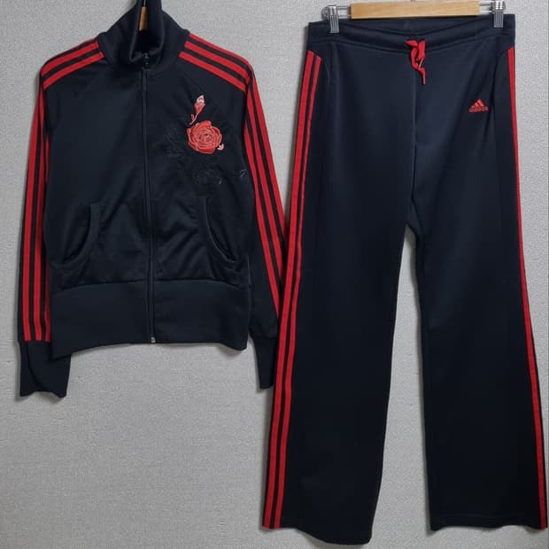 XS (44) 아디다스 블랙 트레이닝셋업 트레이닝세트