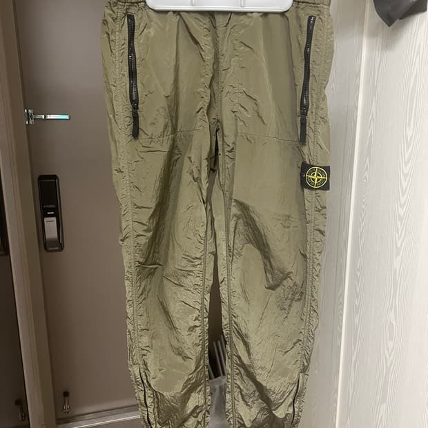 스톤아일랜드 나일론메탈 조거 팬츠 올리브 카키 L사이즈