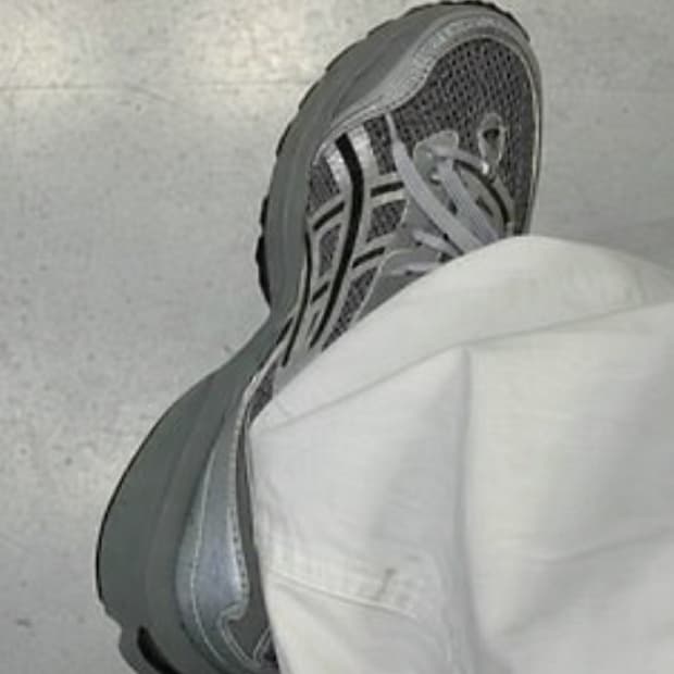 아식스 x 프레자 위워 젤 1090 V2 클레이 그레이 퓨어 실버