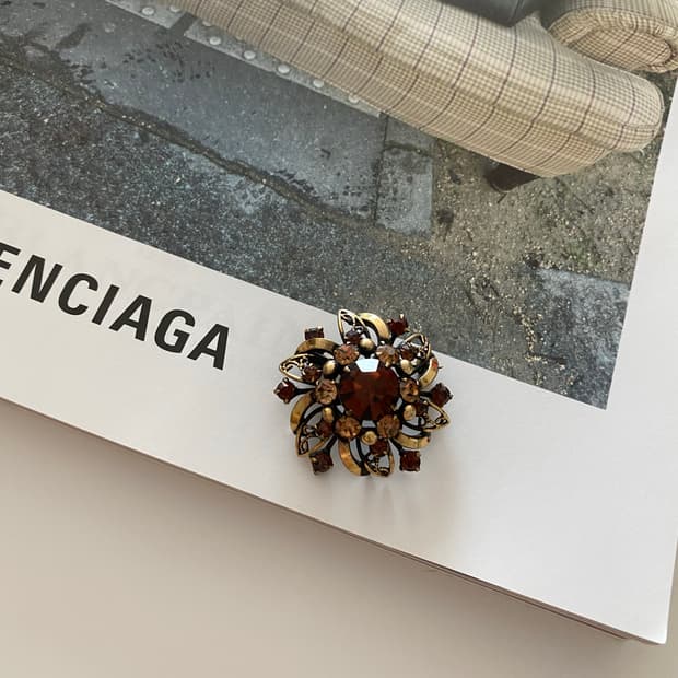 일본 빈티지 큐빅 브라운 브로치