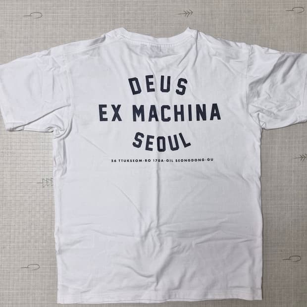 데우스 엑스 마키나 반팔s 새상품