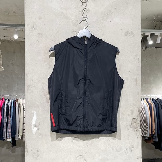 프라다 블랙 레드탭 나일론 후디 베스트