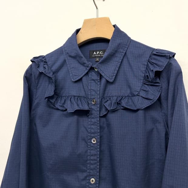 A.P.C. 러플 칼라 셔츠 네이비
