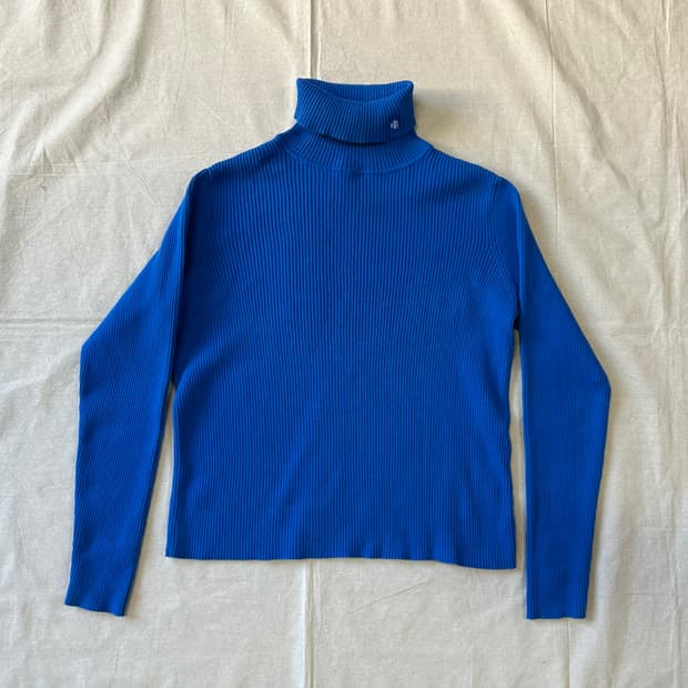 블루 터틀넥 폴라티