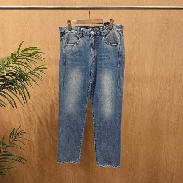 피스 워커 X 이스코 워싱 데님 팬츠 로고 패치 디테일 레귤러핏 중청