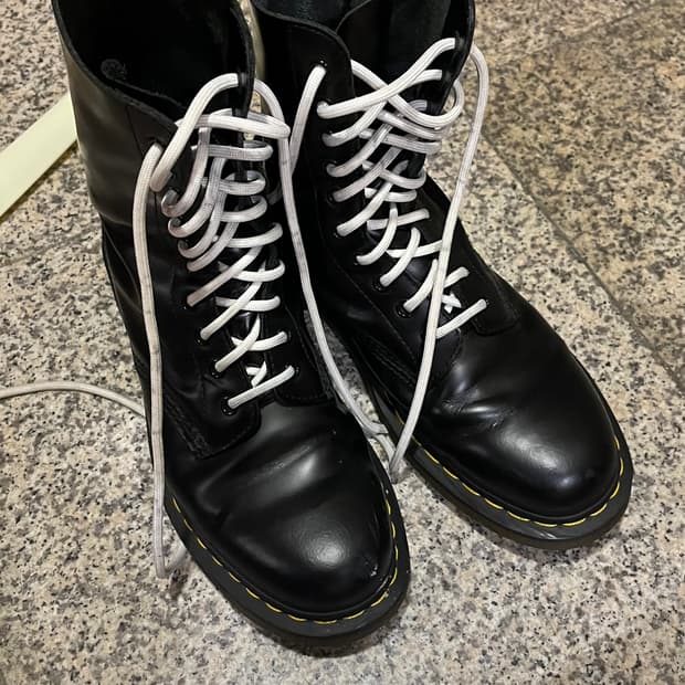 닥터마틴 10홀 1490 블랙 41사이즈
