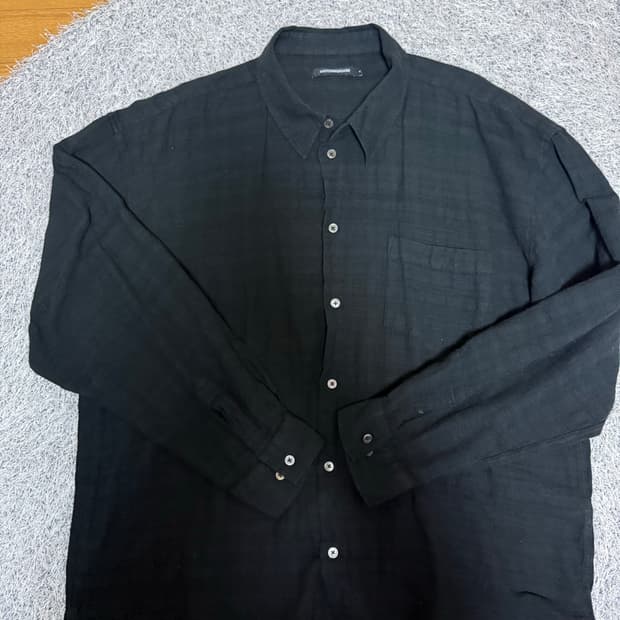 [4] 해칭룸 블랙셔츠