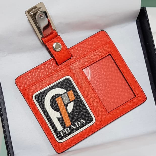 프라다 시큐리티 클립온 ID 카드홀더