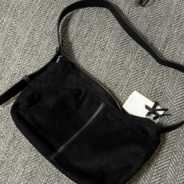 플리마켓🔥 미나브 마가렛 스웨이드 크로스백