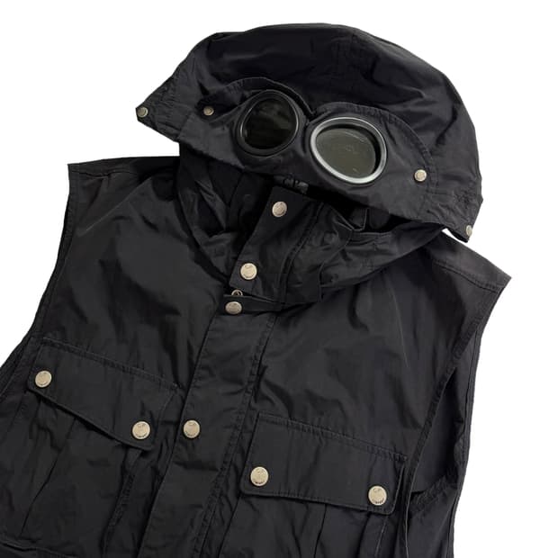 정품 CP 컴퍼니 블랙 조끼 고글후드
