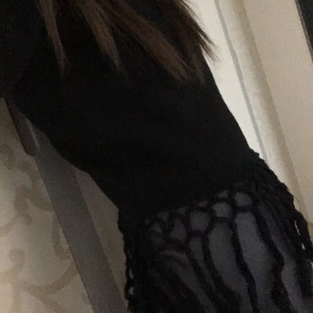 Fringe Detail Short-Sleeved Knit