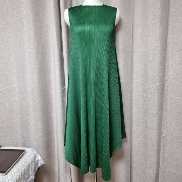 슬리브리스 언발란스 플리츠 원피스 (프리사이즈) 상태최상