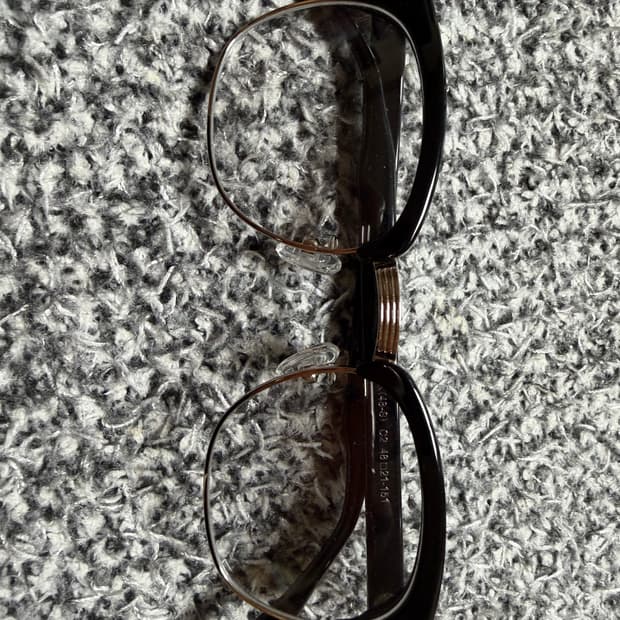 앰버옵티컬 하금테 행크 판매합니다 48사이즈 블랙실버