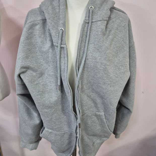 회색 후드 집업 자켓